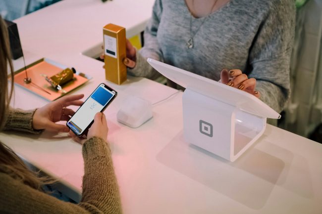 christiann-koepke-WiE01mC9AtY-unsplash stratégie retail