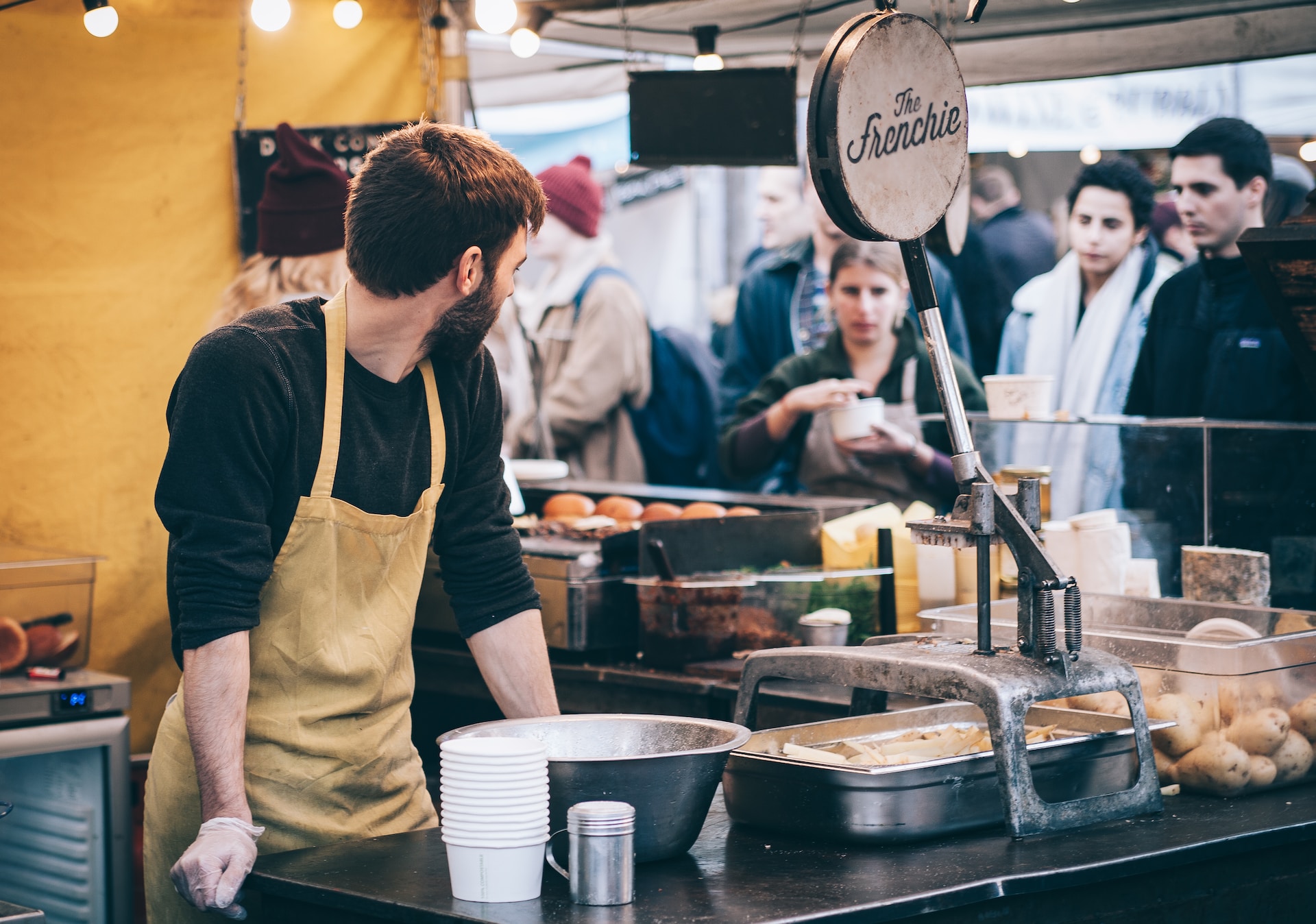 clem-onojeghuo-mQ0_MMw5qas-unsplash merchandising de la région lyonnaise