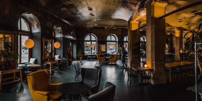 sebastian-schuppik-H7xTpvBjJS4-unsplash architecture commerciale