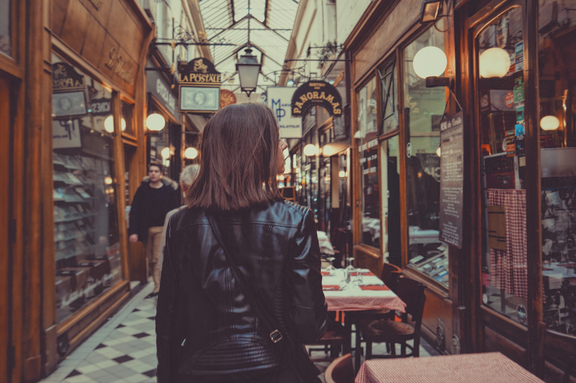 tristan-colangelo-d4OnMIl5OYk-unsplash agence d'architecture commerciale