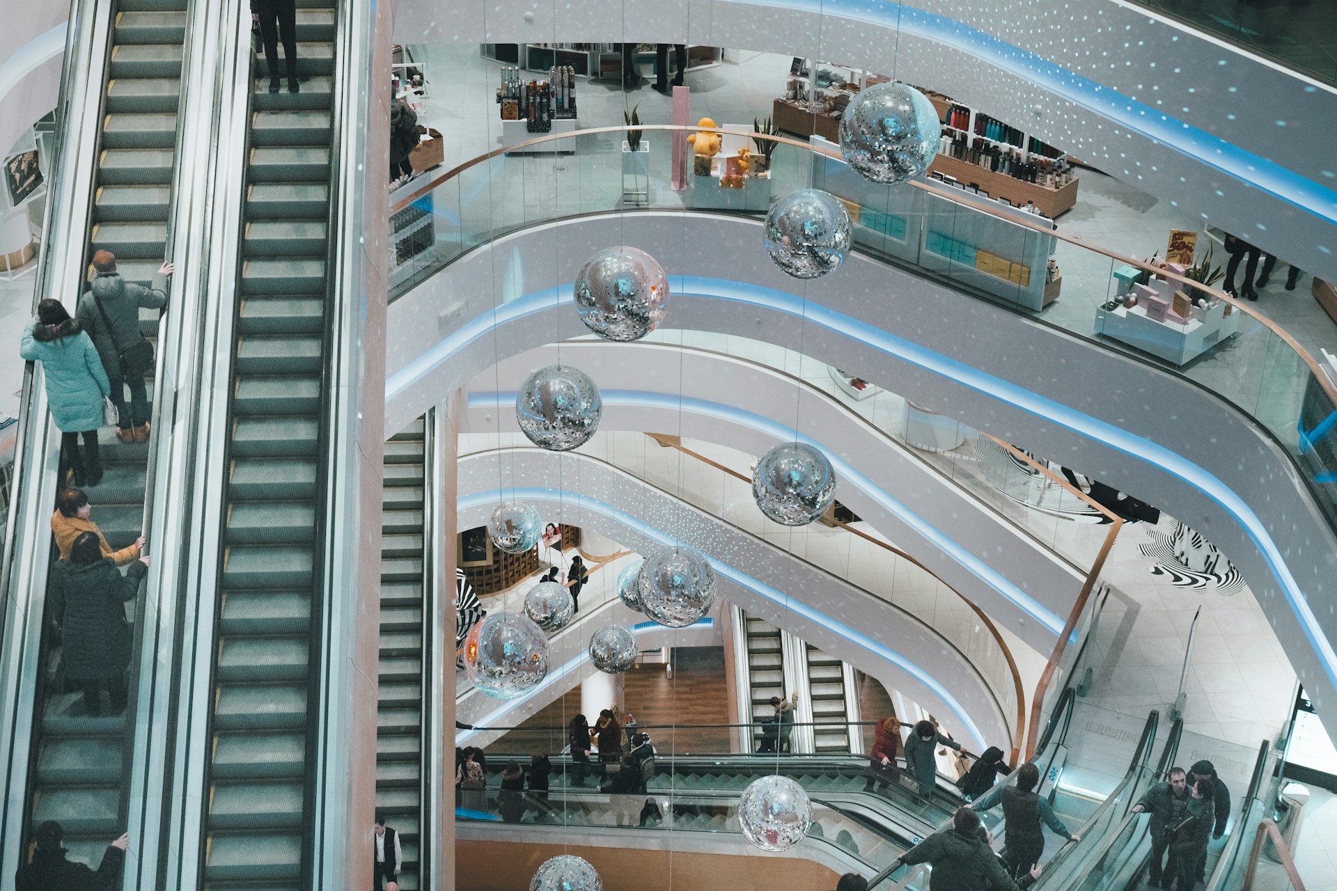 viktor-bystrov-gFjGZ2qRZOo-unsplash agence de merchandising de Lyon